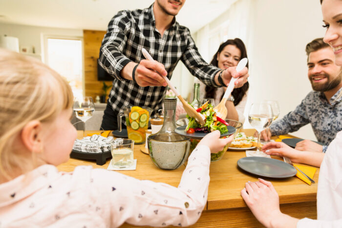 Famiglia a tavola